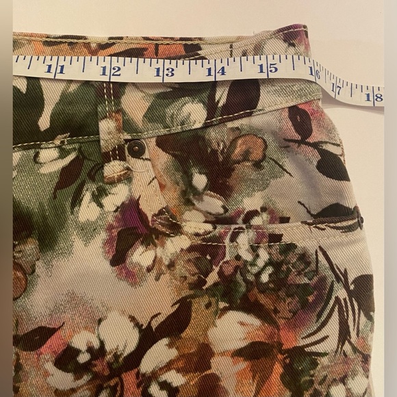 Gloria Vanderbilt "Amanda" High Waisted Straight Leg Floral Patterned Jean Pants - Picture 8 of 12